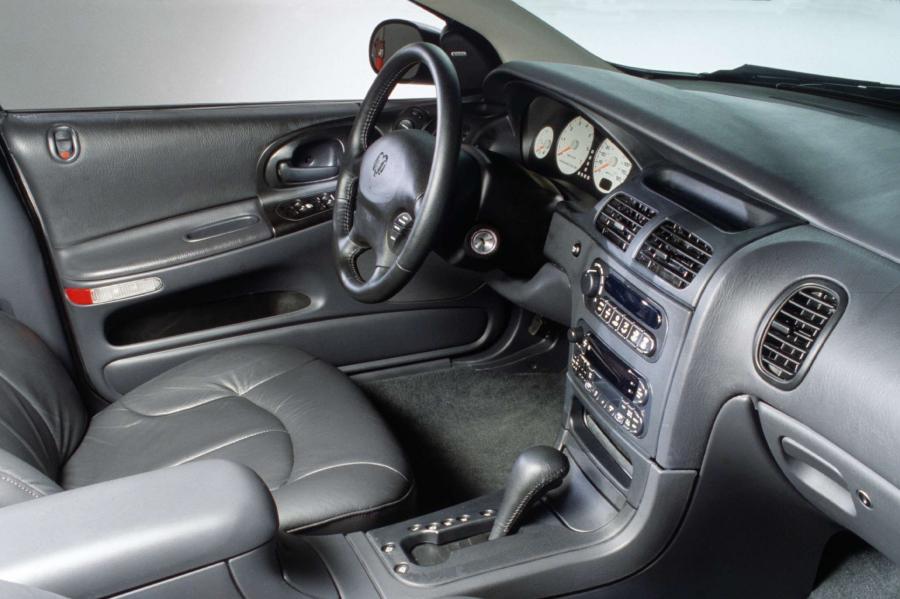 Интерьер Dodge Intrepid 1993 года  (фото 3 из 3)